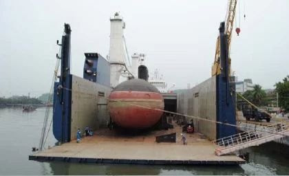 Un sous-marin indien à bord du RollDock Sun