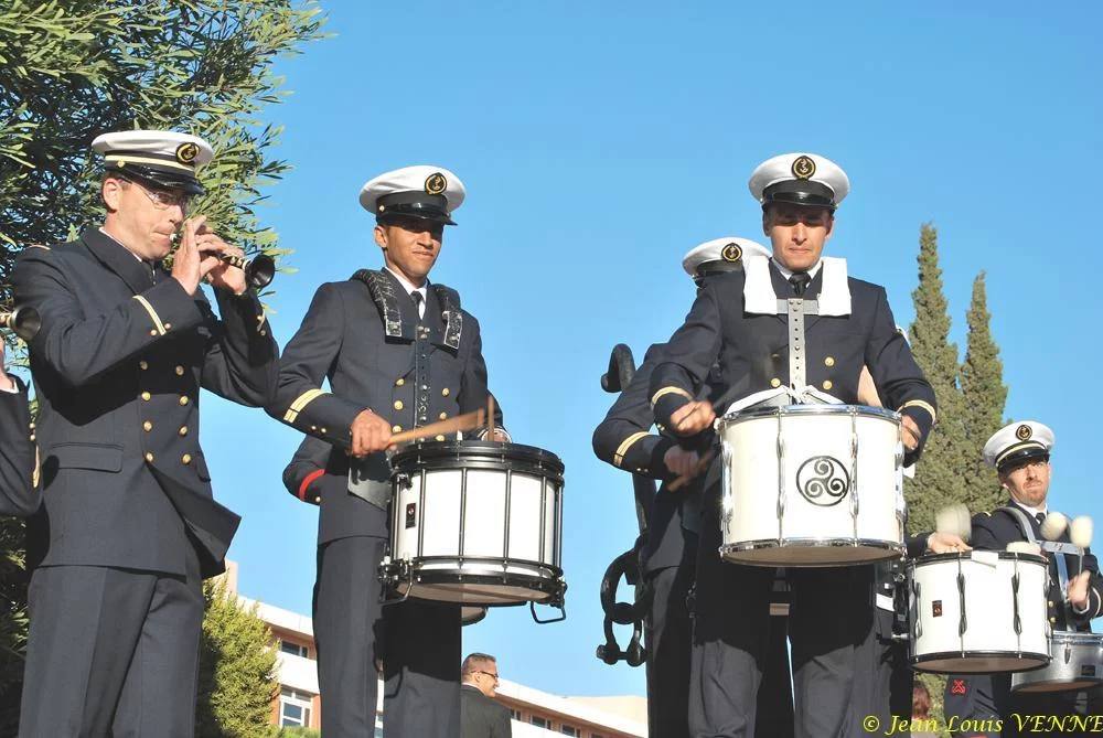 Présentation aux drapeaux du CIN Saint-Mandrier 