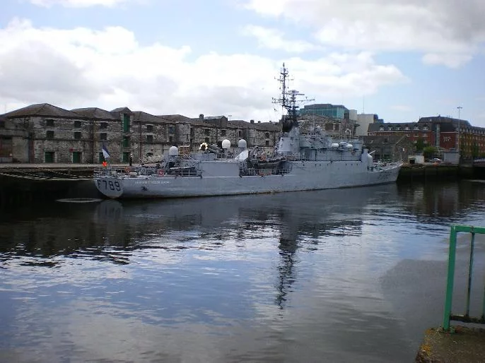 L’aviso LV Le Hénaff en escale à Cork