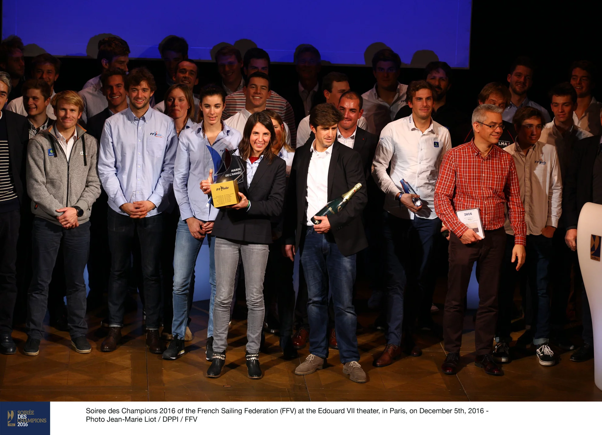 La quartier-maître Charline Picon reçoit le trophée de « Marin de l’année 2016 »