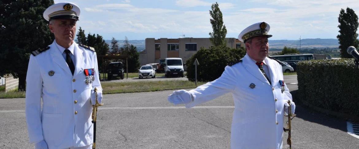 Le capitaine de frégate Laurent, nouveau commandant du Centre de transmissions de la Marine (CTM) de France Sud