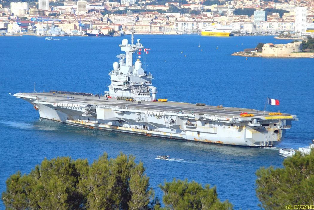 Le porte-avions Charles de Gaulle rentre de la mission Agapanthe