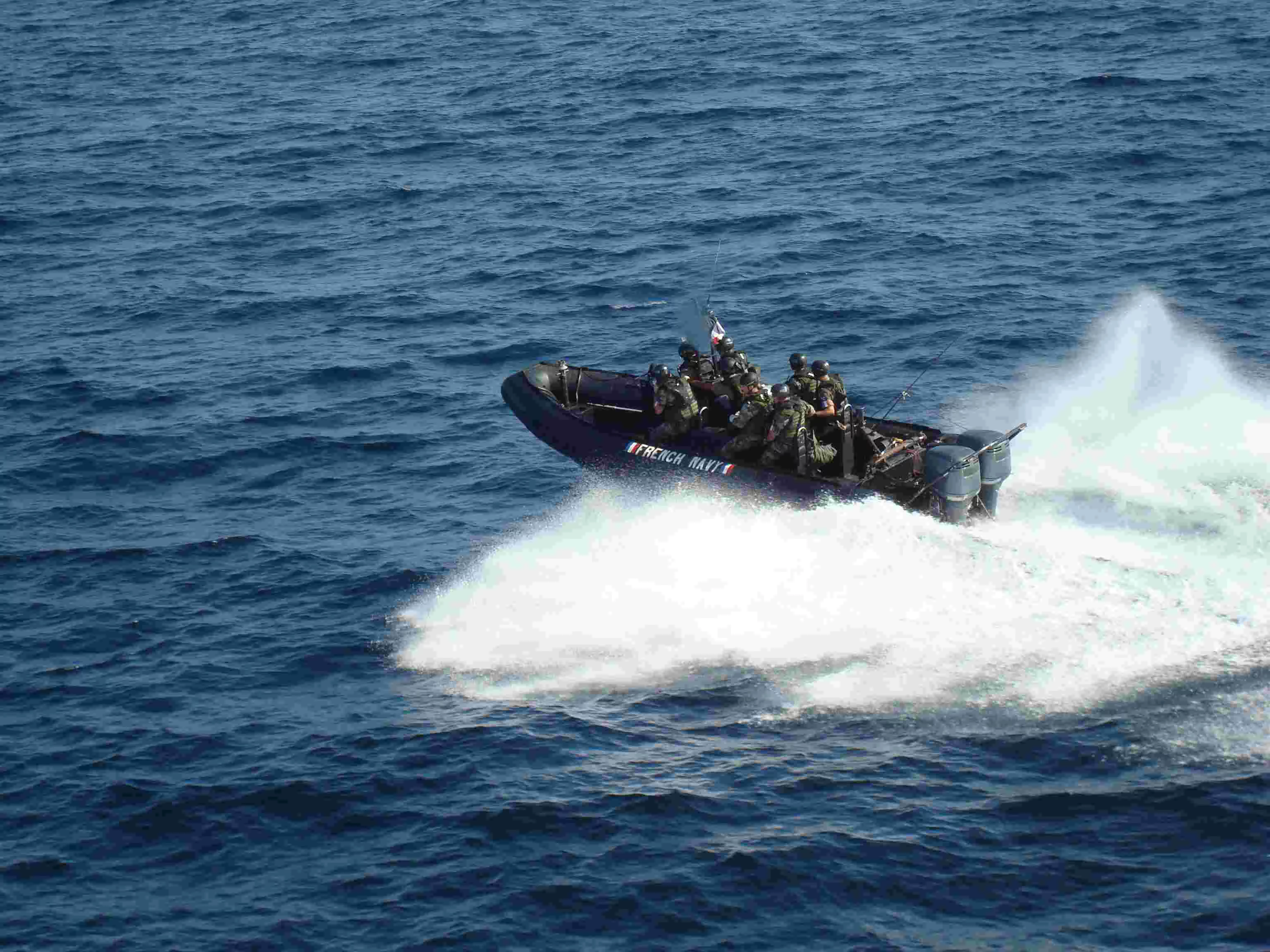 La frégate De Grasse intercepte un groupe de pirates somaliens