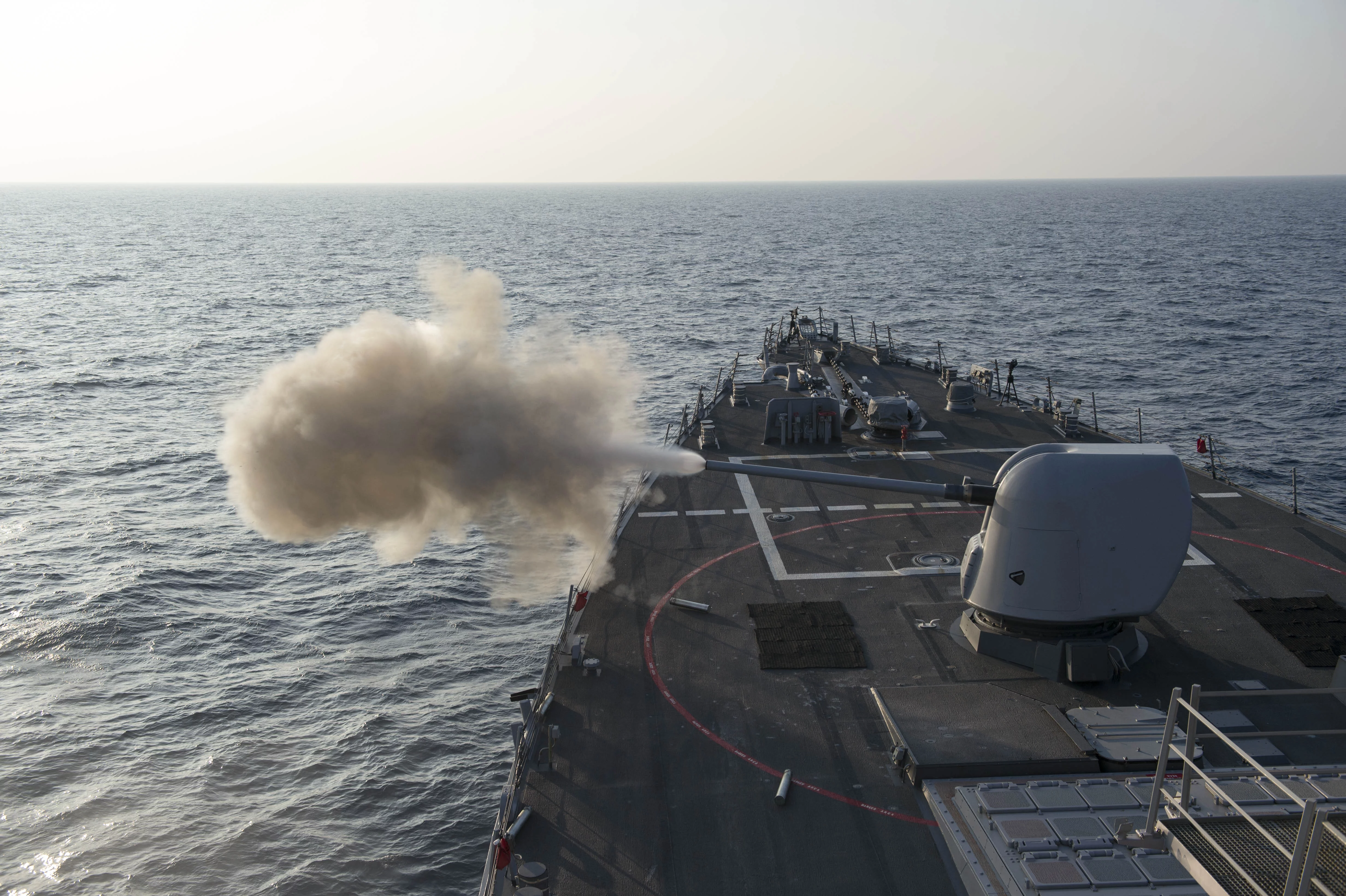 Exercice de tir avec le Surcouf