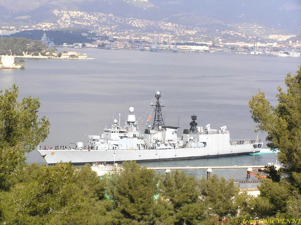 La frégate allemande Emden à Toulon