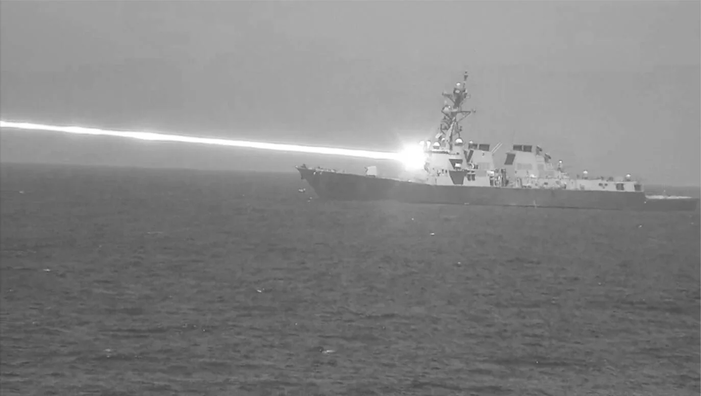 Le destroyer USS Preble abat un drone avec un laser à haute énergie