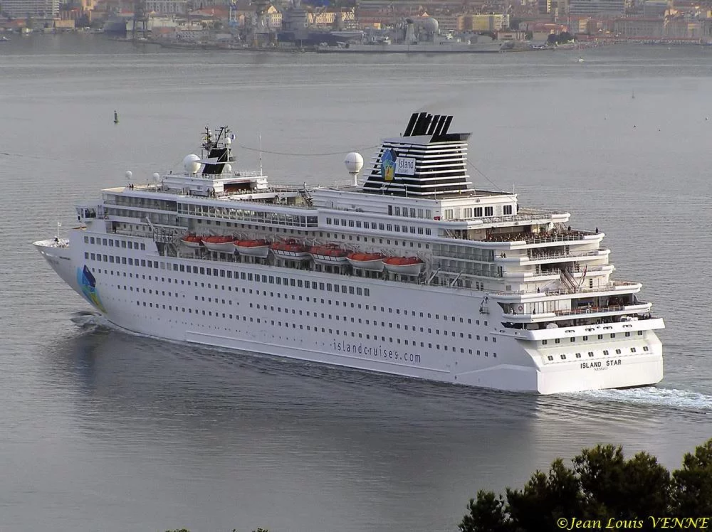 Arrivée du paquebot Island Star à Toulon
