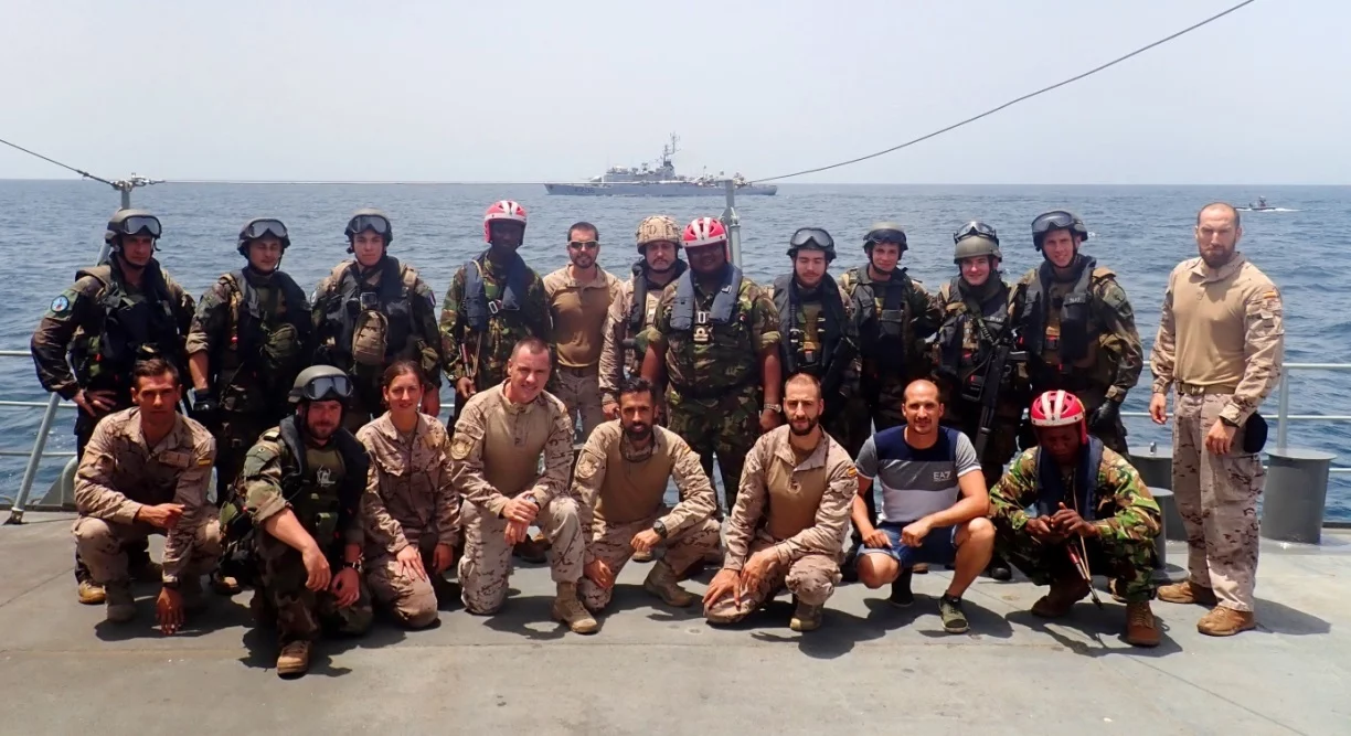 Exercice de visite à bord du patrouilleur espagnol Infanta Elena