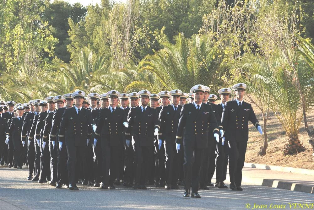 Présentation aux drapeaux du CIN Saint-Mandrier 