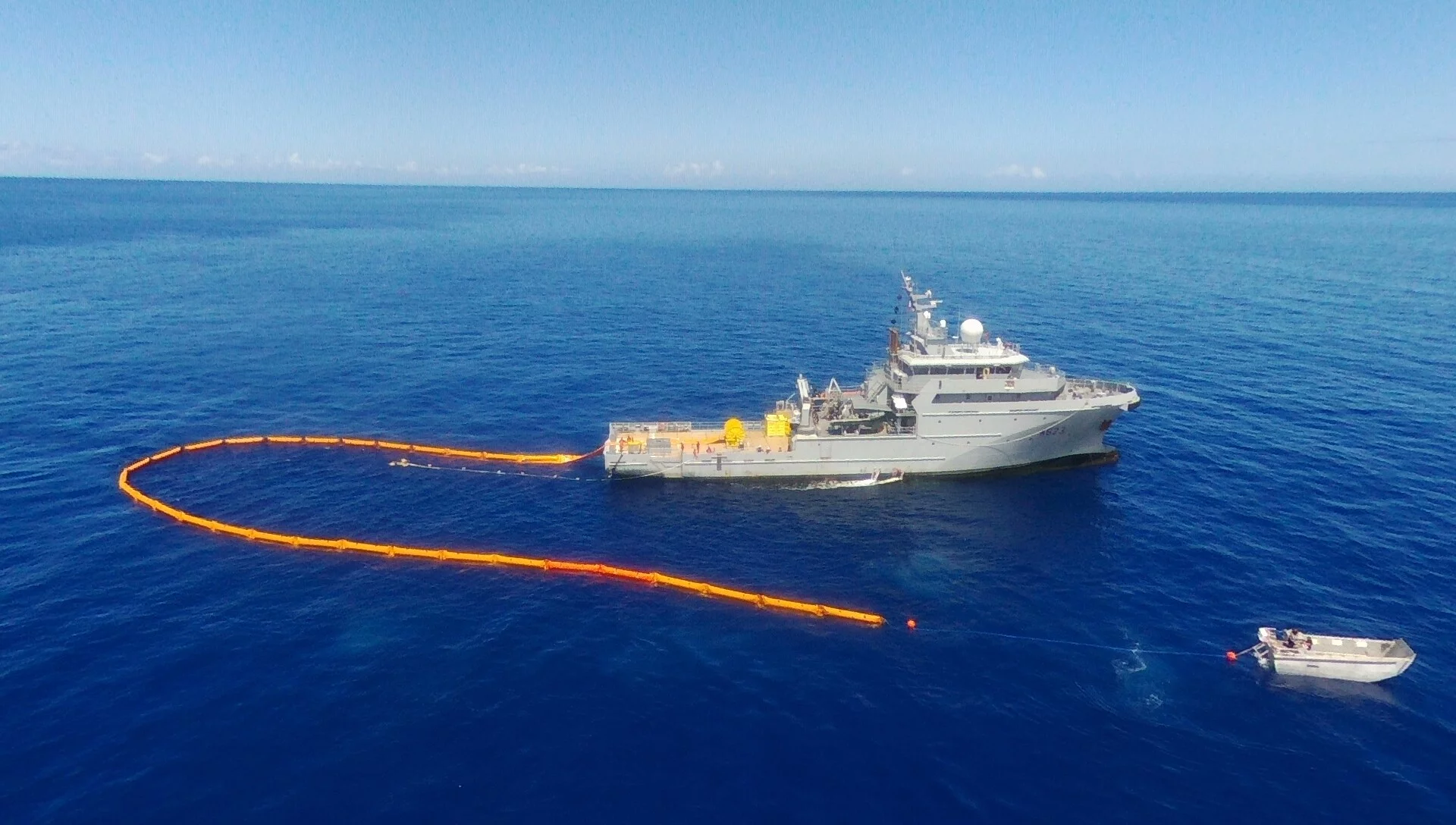 Le B2M Champlain participe à un exercice de lutte anti-pollution