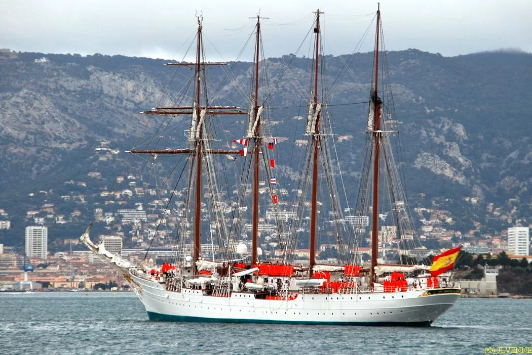 Arrivée du voilier-école espagnol Juan Sebastian de Elcano à Toulon