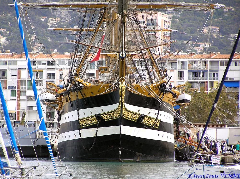 L’Amerigo Vespucci dans le port de Toulon