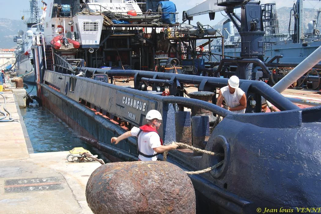 L'équipage largue les amarres