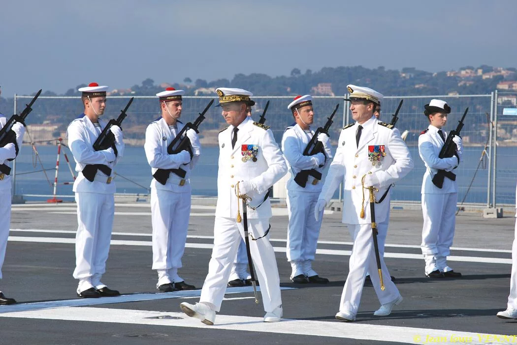 ALFAN et le CV Boivin passent la garde d'honneur en revue