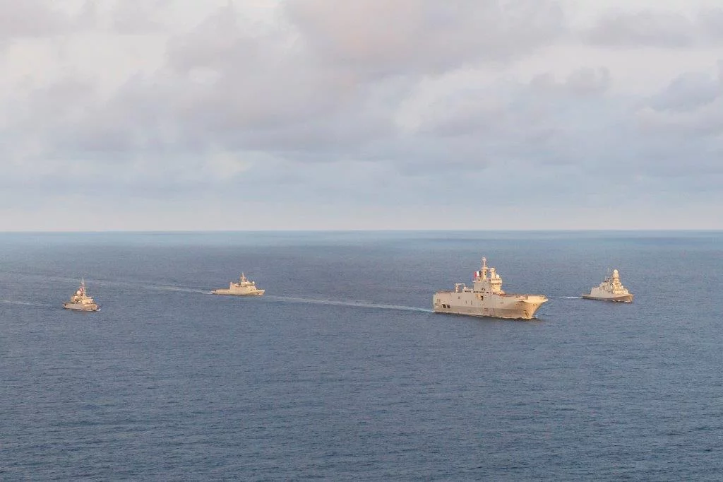 La frégate italienne Federico Martinengo, le patrouilleur de haute mer espagnol Tornado, la frégate de surveillance Ventôse et le porte-hélicoptères amphibie Dixmude
