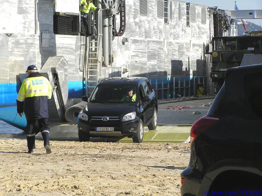 Premier plageage du L-CAT avec matériel roulant
