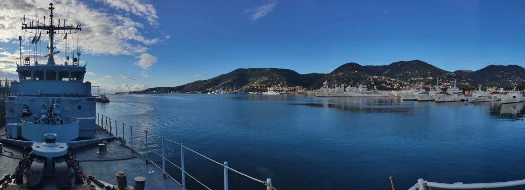 Le chasseur de mines Orion dans le port de La Spezia