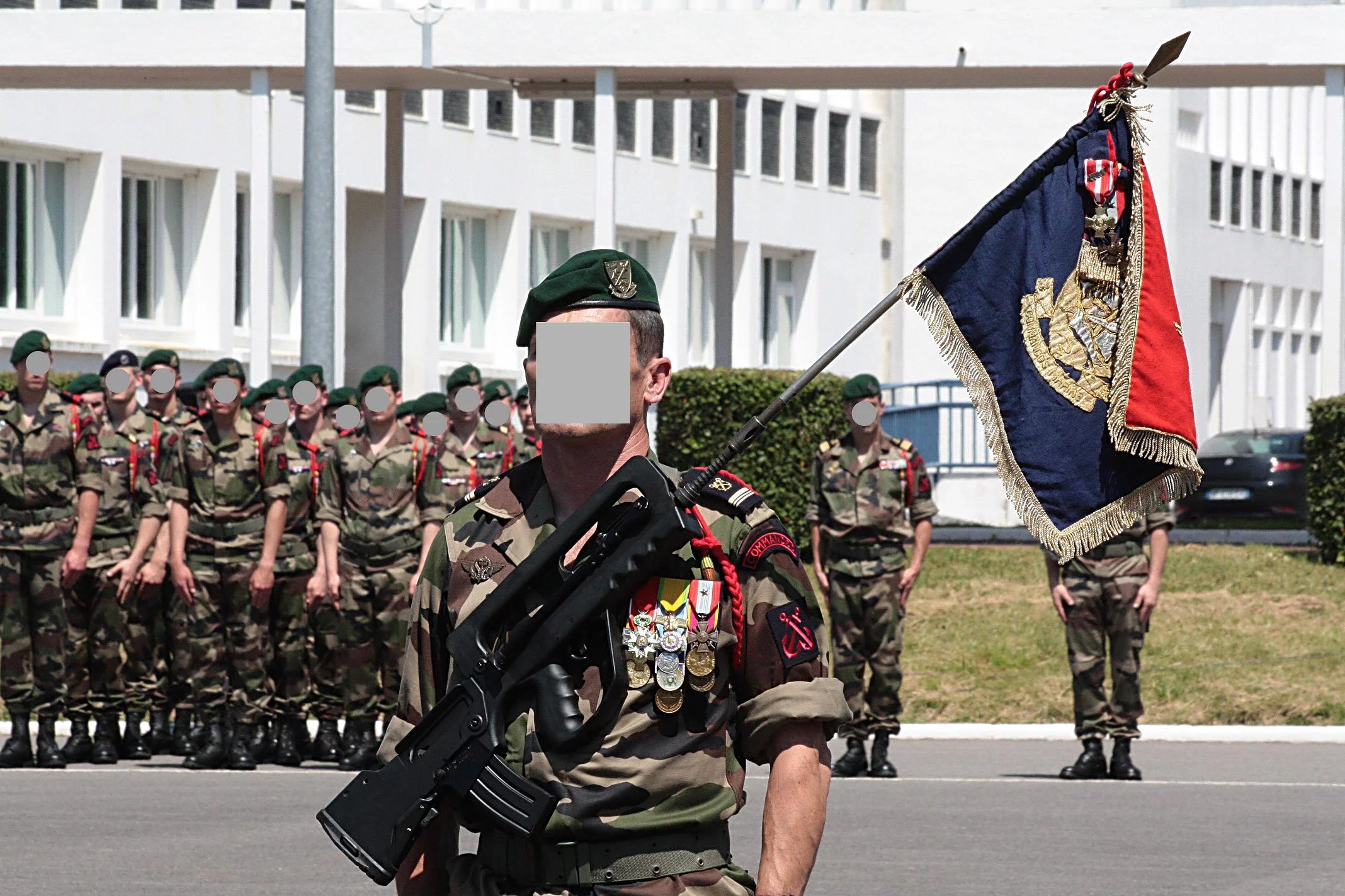 Remise de la Croix de la Valeur Militaire au Commando Hubert