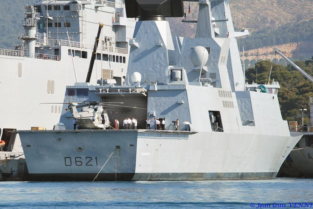 Appontage d’un NH90 sur le Chevalier-Paul