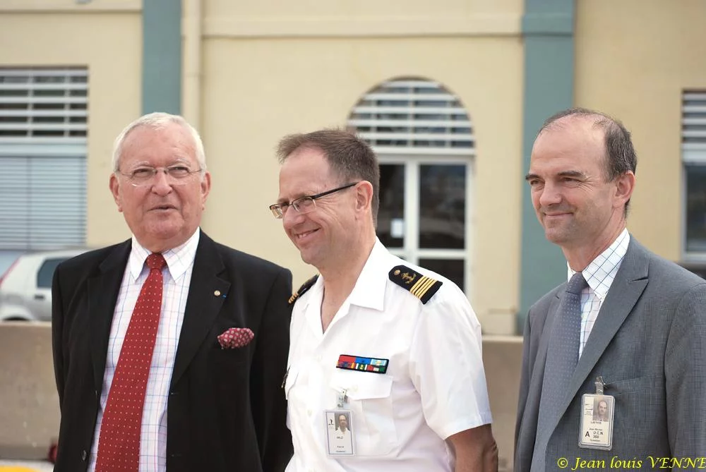 Le représentant de Véolia, le commandant de la base navale, le secrétaire général de DCNS Toulon