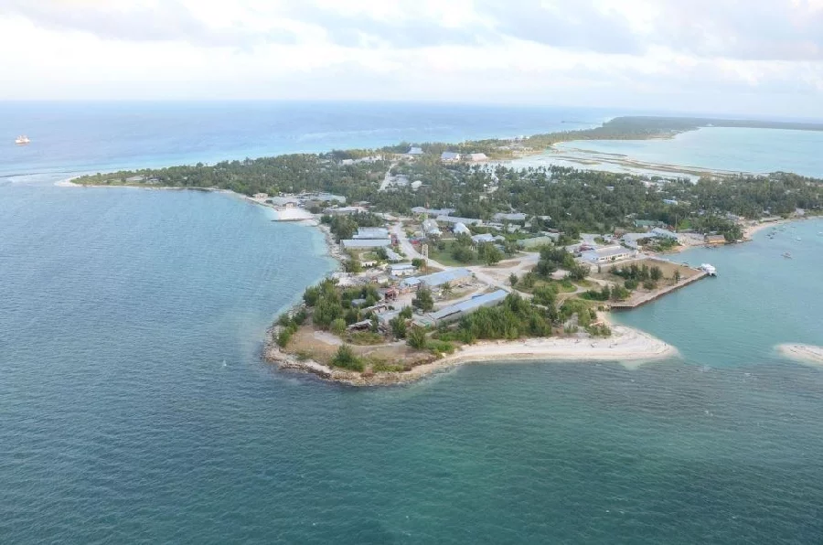Les iles Kiribati vues d'hélicoptère