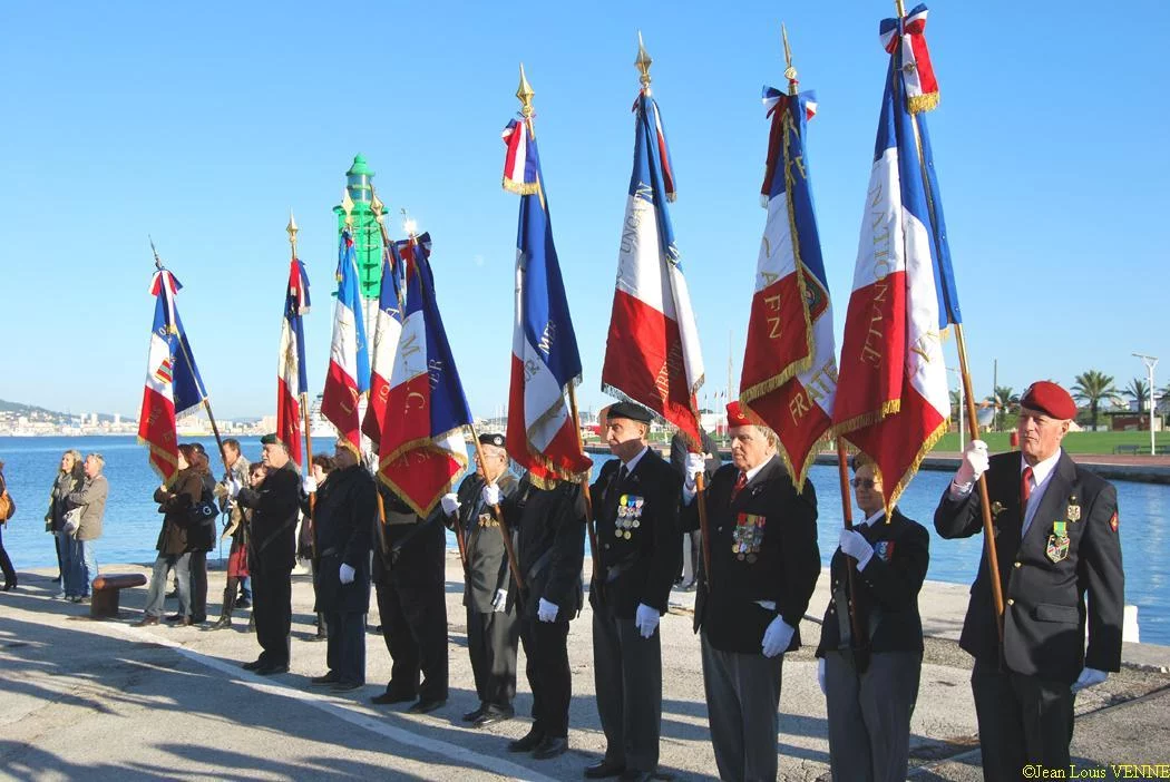 Les drapeaux des associations patriotiques