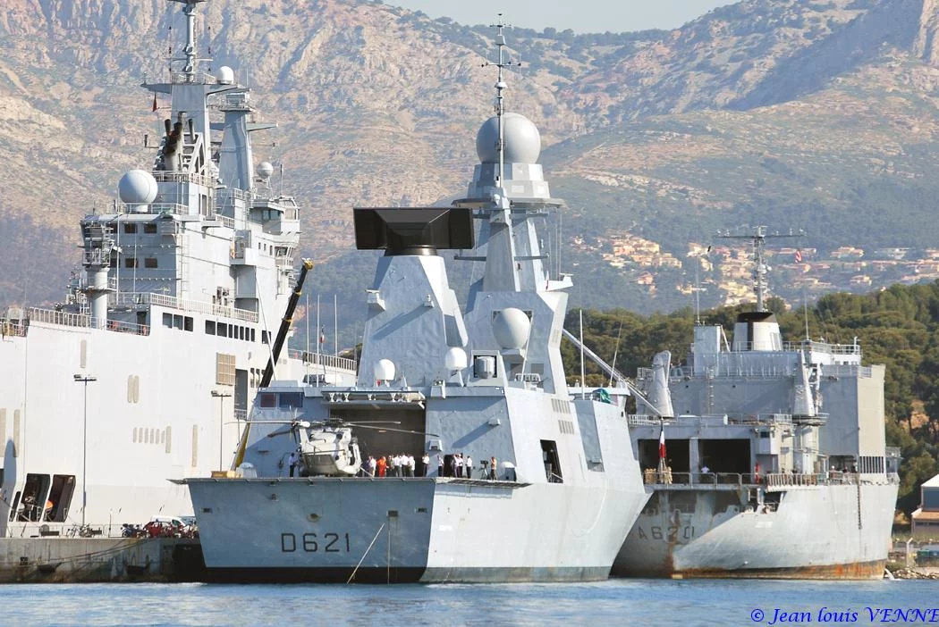 Appontage d’un NH90 sur le Chevalier-Paul