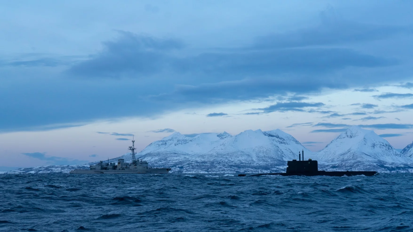 La frégate « Primauguet » et le sous-marin norvégien « Uredd »