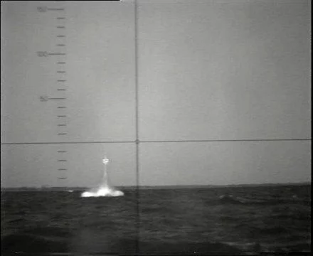 Le missile IDAS sort de l'eau