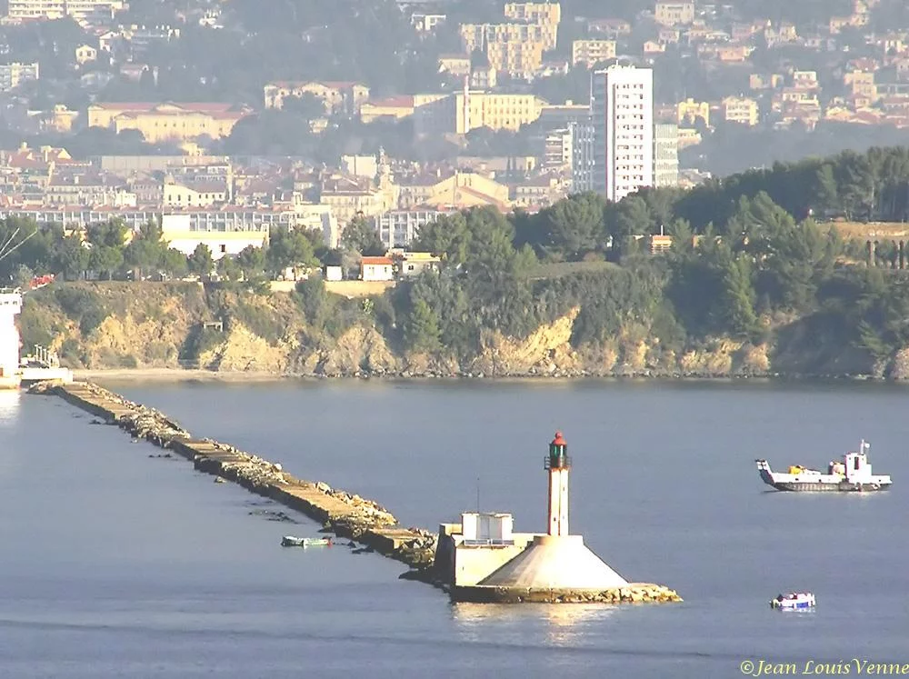 La jetée qui protège la rade de Toulon