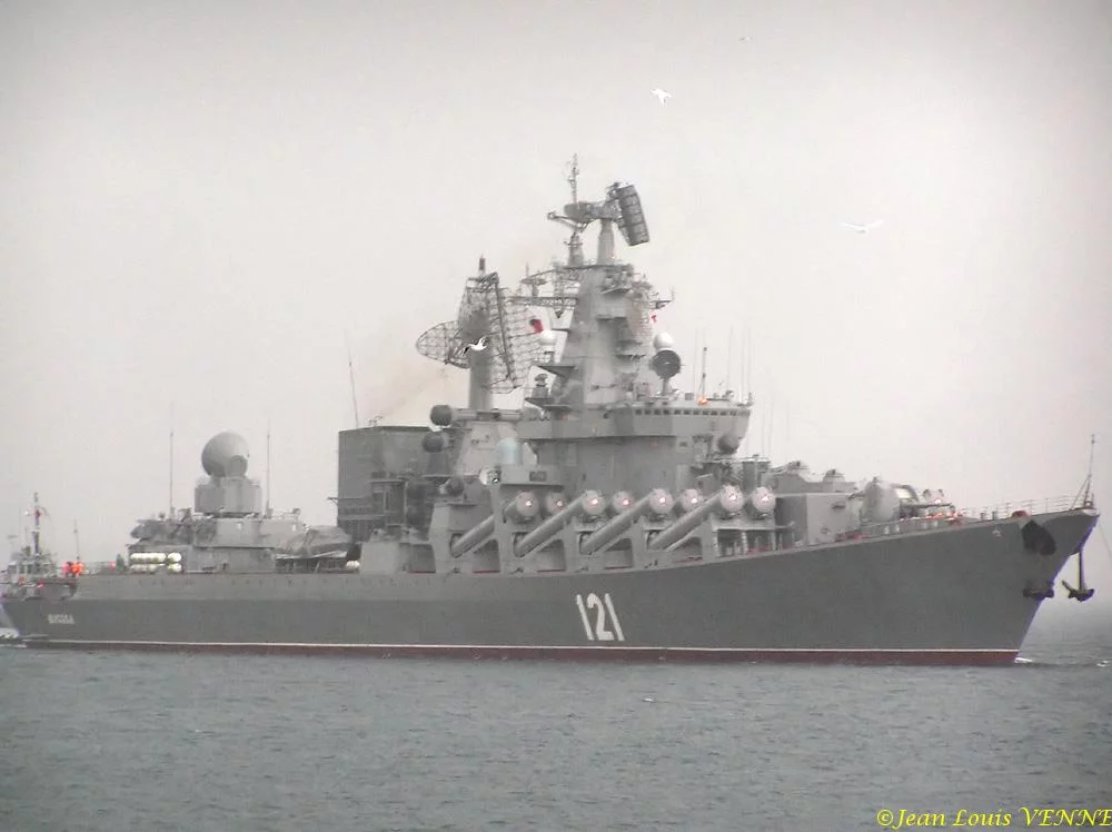 Le Moskva quitte Toulon