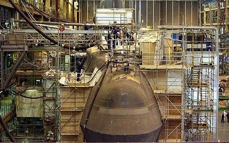 Le travail sur le HMS Astute a été perturbé par l'incendie et les problèmes techniques