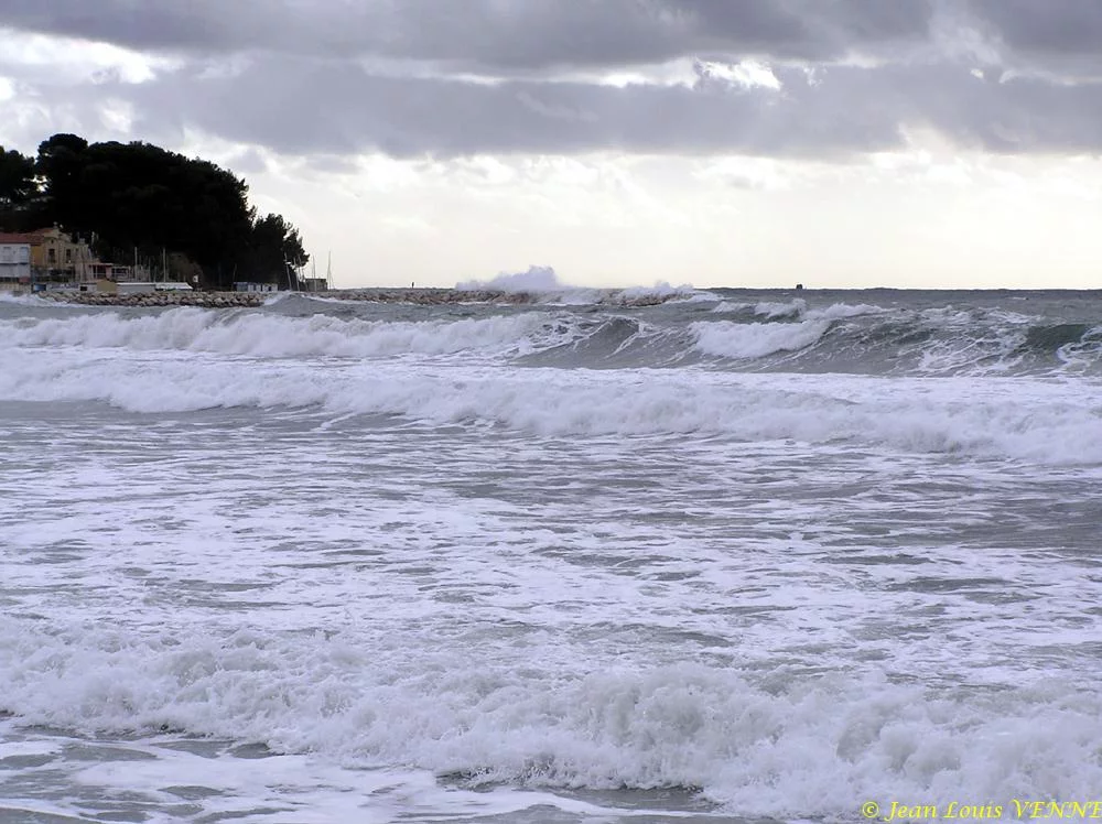 Mer agitée sur la plage de St-Elme