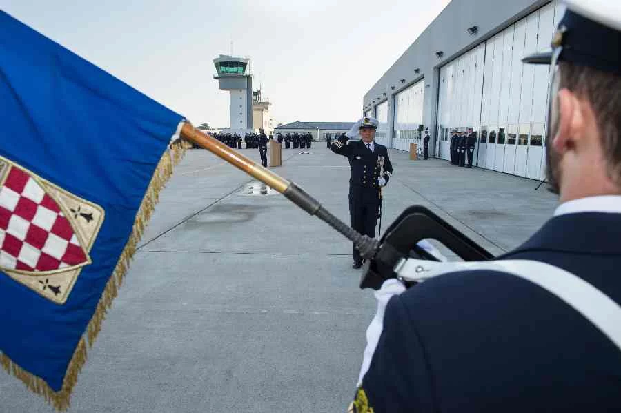 Le capitaine de frégate Jimmy Davadant prend le commandement de la flottille 33F