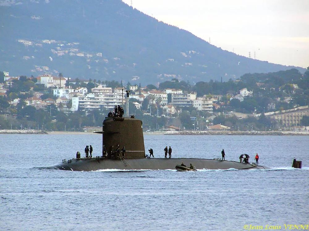 Un SNA arrive Ã  Toulon