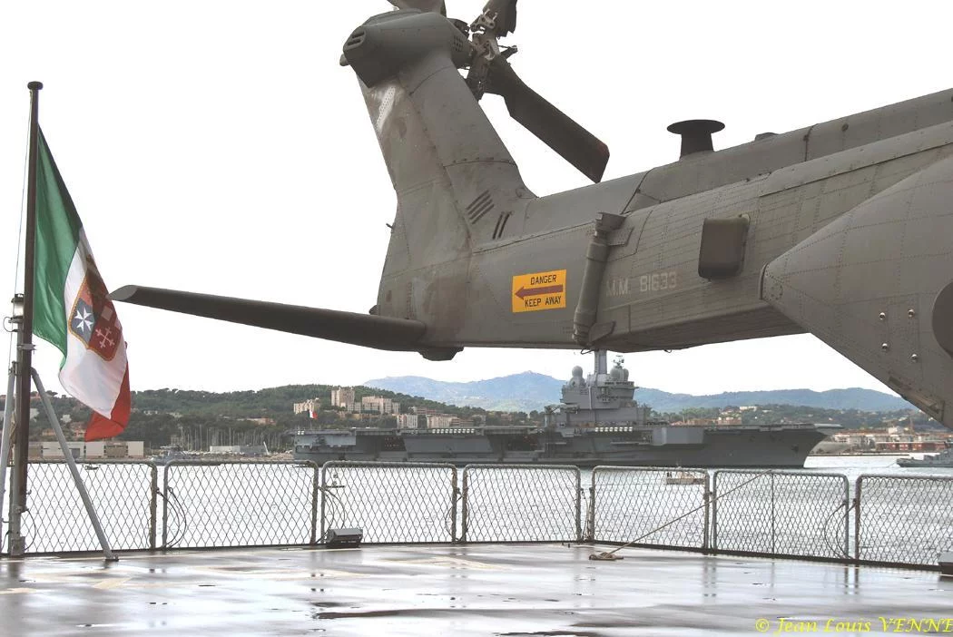 Un hélicoptère EH-101