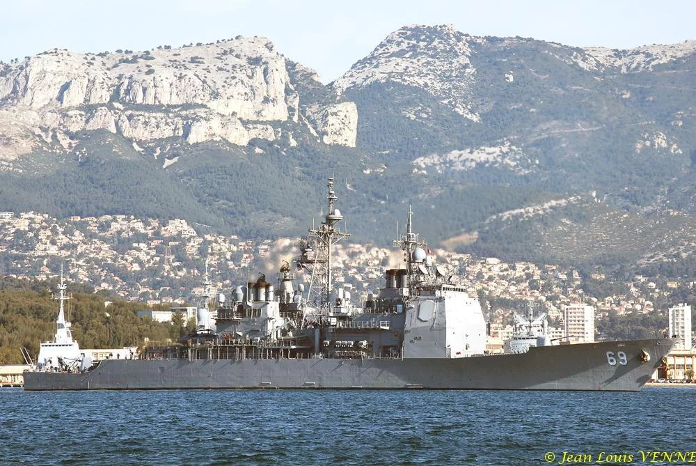 Le croiseur Vicksburg quitte Toulon