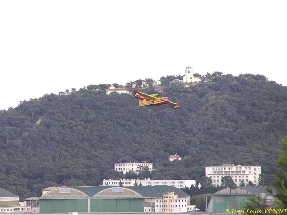 Les Canadairs interviennent au-dessus de Saint Mandrier