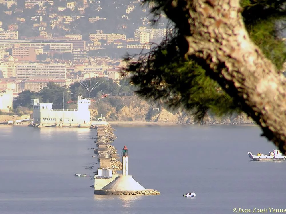 La jetée qui protège la rade de Toulon