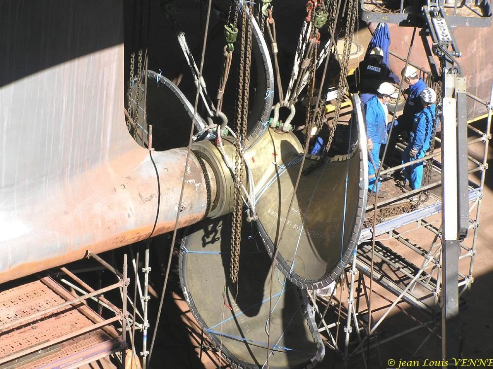 La seconde hélice du porte-avions