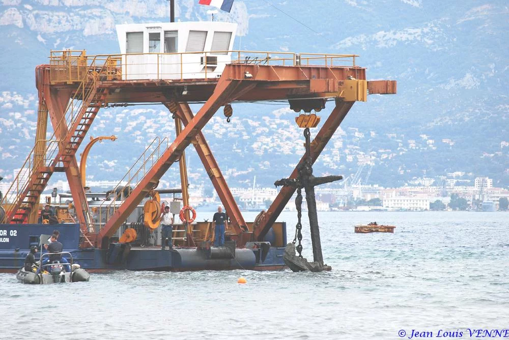 Le Castor 02 relève les ancres et les chaînes de la Rance et du Cdt Rivière