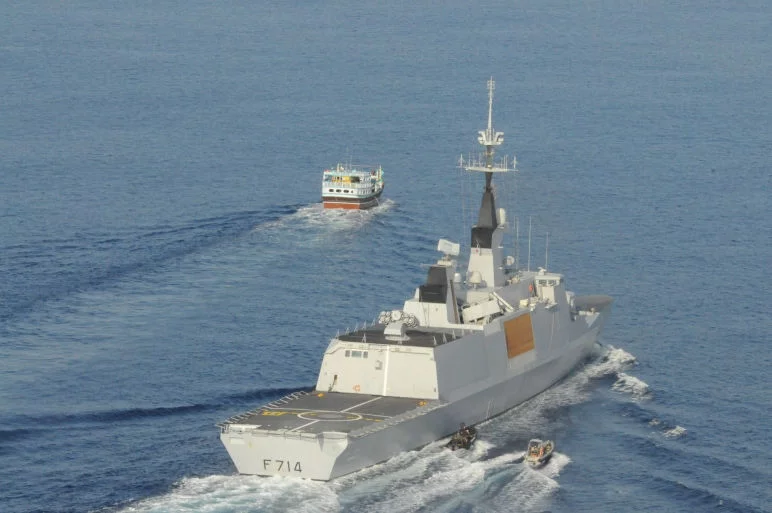 La frégate Guépratte et le boutre