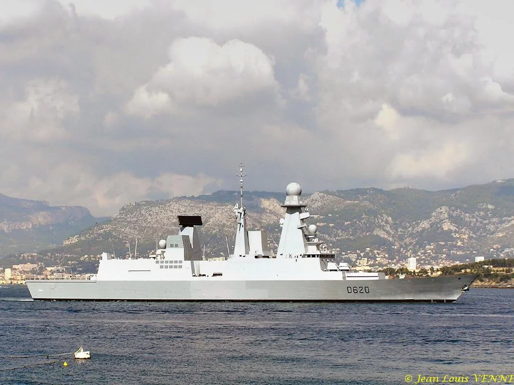 Le Forbin appareille de Toulon