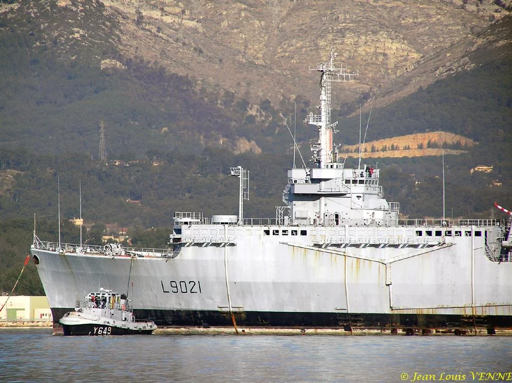 L’ex-Ouragan transféré dans le port de Bregaillon