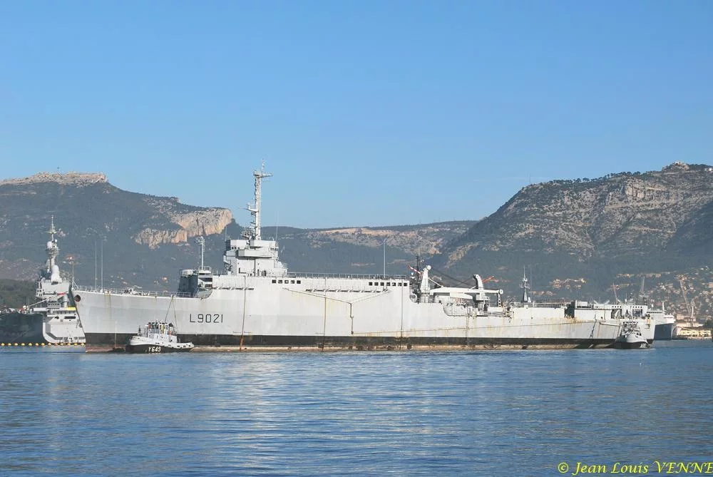 L’ex-Ouragan transféré dans le port de Bregaillon