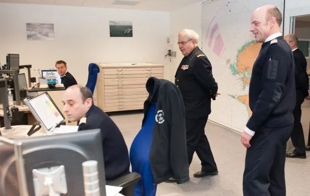 Le chef d’état-major de la marine rend visite aux marins de quart