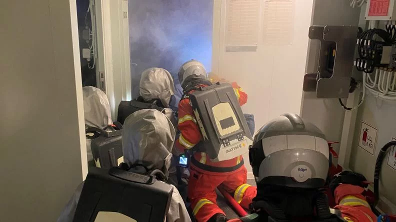 Pompiers djiboutiens et français s’entrainent à bord de la frégate Lorraine