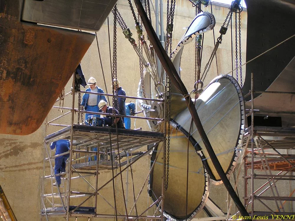 La seconde hélice du porte-avions