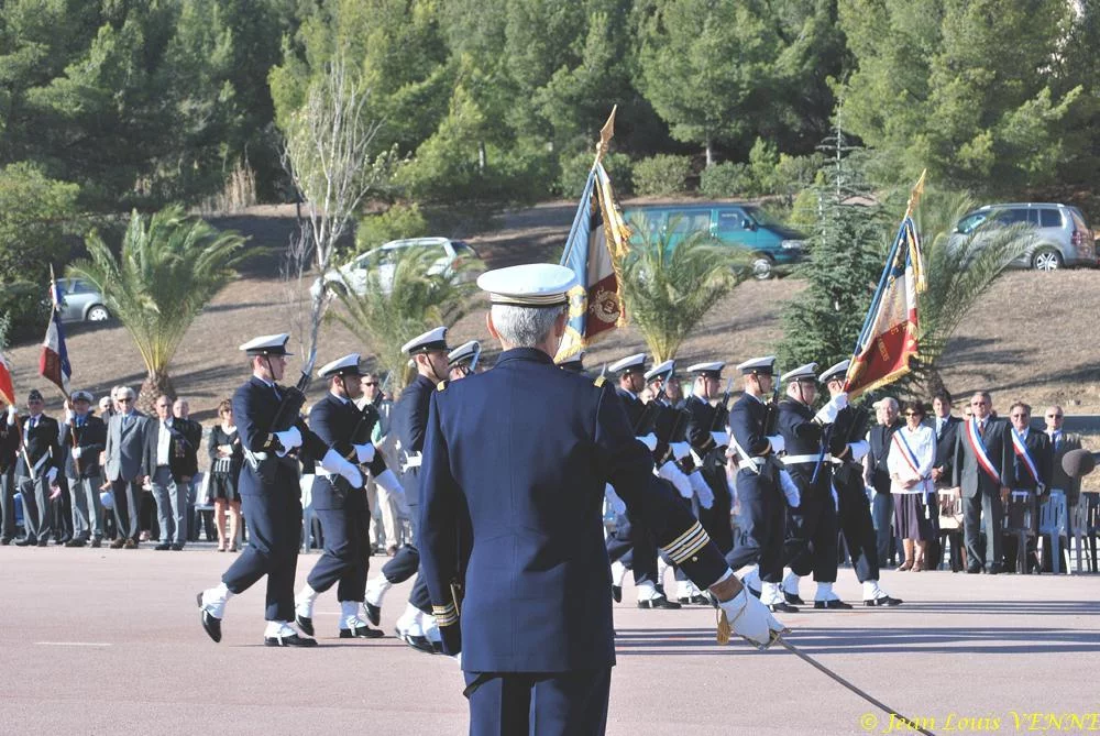 Présentation aux drapeaux du CIN Saint-Mandrier 