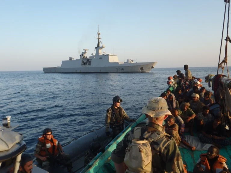 La frégate Guépratte démantèle un groupe de pirates et libère 23 otages yéménites